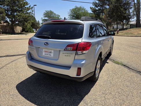 Used 2012 Subaru Outback 3.6R Limited w/ Moonroof Pkg AWD/4WD image 6