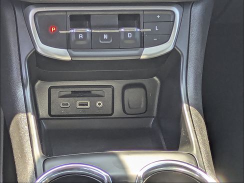 Used 2024 GMC Terrain SLT AWD/4WD image 26