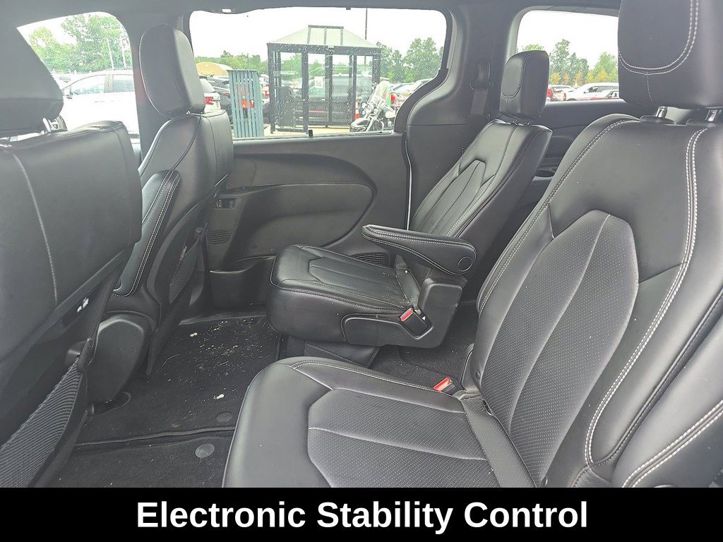 Used 2023 Chrysler Pacifica Touring-L w/ S Appearance Package AWD/4WD image 16