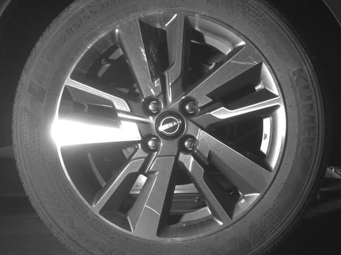 Used 2025 Nissan Versa SV image 15