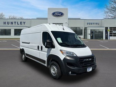 Used 2024 RAM ProMaster 2500 w/ Convenience Group FWD image 3
