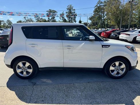Used 2017 Kia Soul w/ Convenience Package image 4