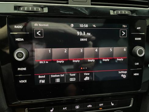 Used 2020 Volkswagen GTI SE image 34