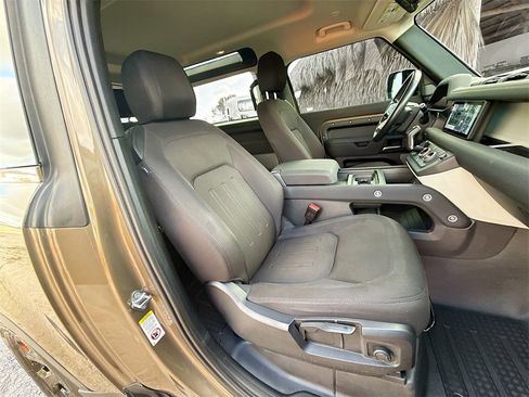 Used 2022 Land Rover Defender 90 image 33