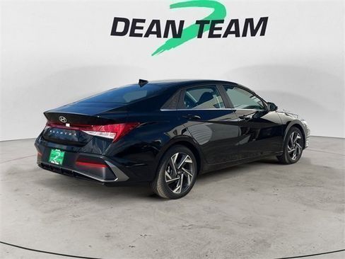 Certified 2024 Hyundai Elantra SEL w/ Convenience Package image 8