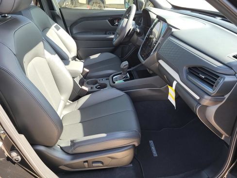 Used 2025 Subaru Forester Limited AWD/4WD image 9