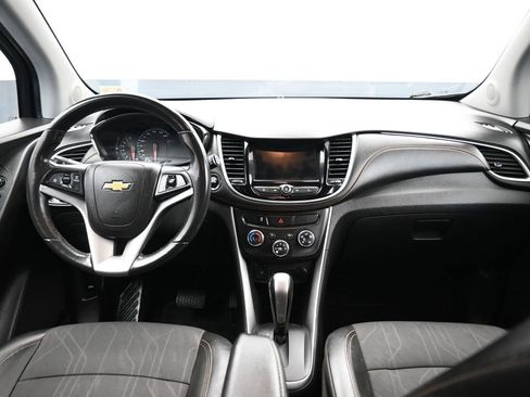 Used 2020 Chevrolet Trax LT w/ LT Convenience Package image 36