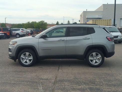 Used 2022 Jeep Compass Latitude AWD/4WD image 6