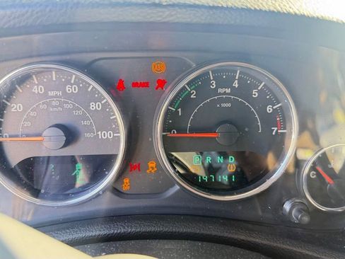 Used 2014 Jeep Wrangler Unlimited Rubicon w/ Dual Top Group AWD/4WD image 19