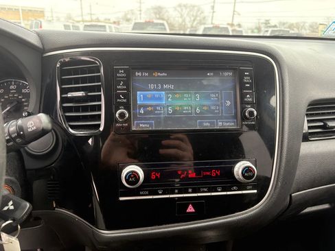 Used 2020 Mitsubishi Outlander ES image 23