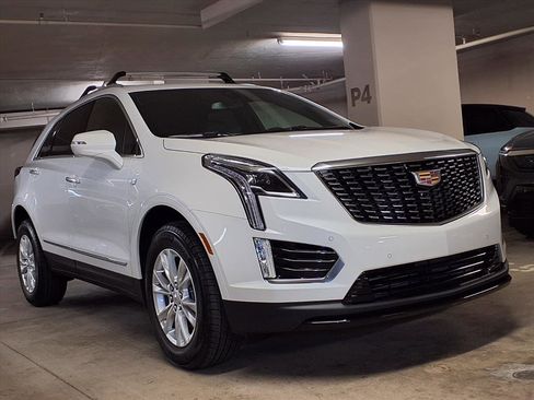 New 2026 Cadillac XT5 Luxury image 3