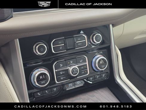 Used 2022 GMC Yukon XL Denali w/ Denali Ultimate Package AWD/4WD image 16