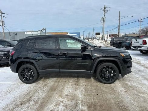 New 2026 Jeep Compass Latitude image 2