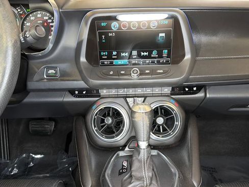 Used 2016 Chevrolet Camaro SS RWD image 16