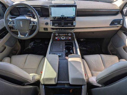 Used 2023 Lincoln Navigator Reserve AWD/4WD image 18