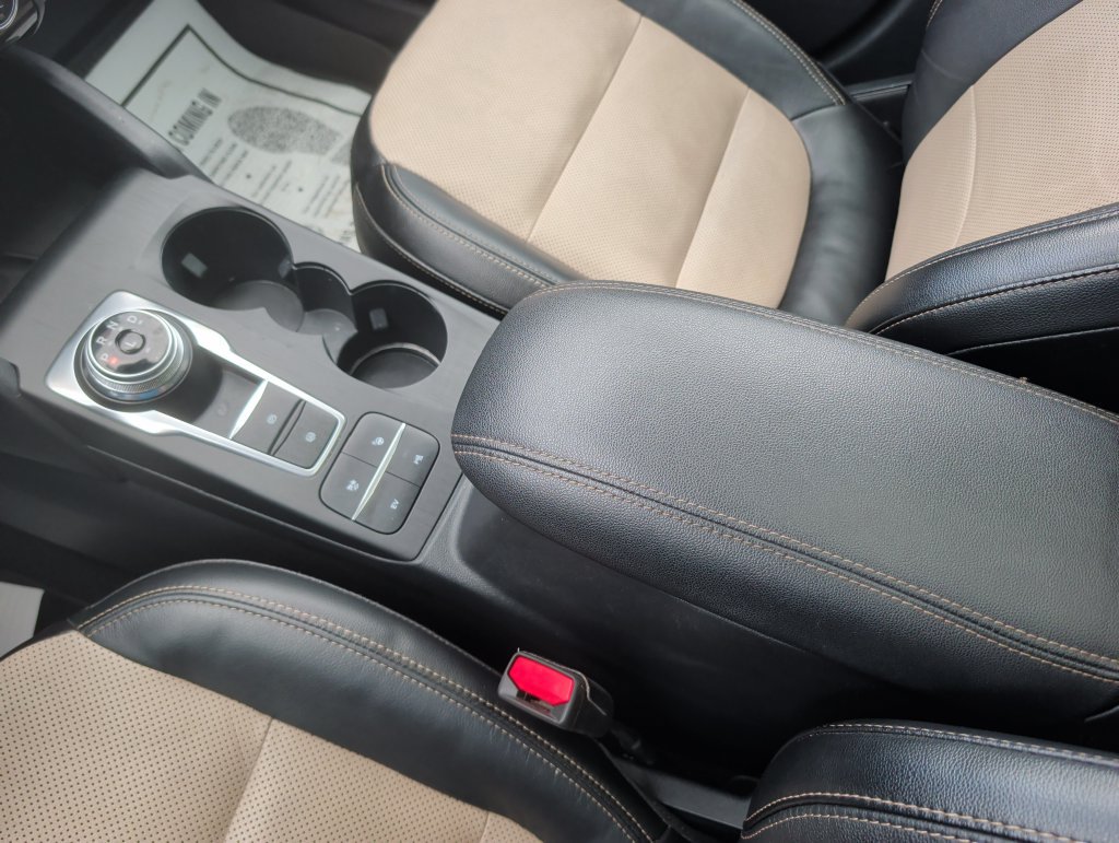 Used 2021 Ford Escape Titanium w/ Titanium Premium Package FWD image 18