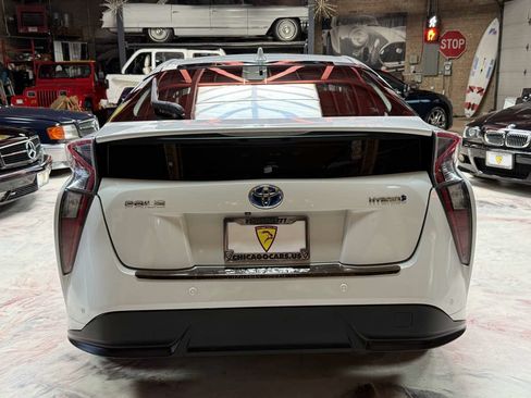 Used 2017 Toyota Prius Four Touring w/ Premium Convenience Package FWD image 5