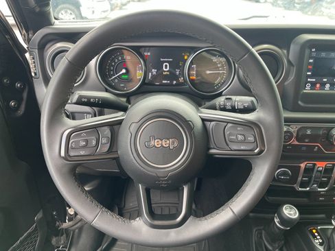 Used 2023 Jeep Wrangler Unlimited AWD/4WD image 25