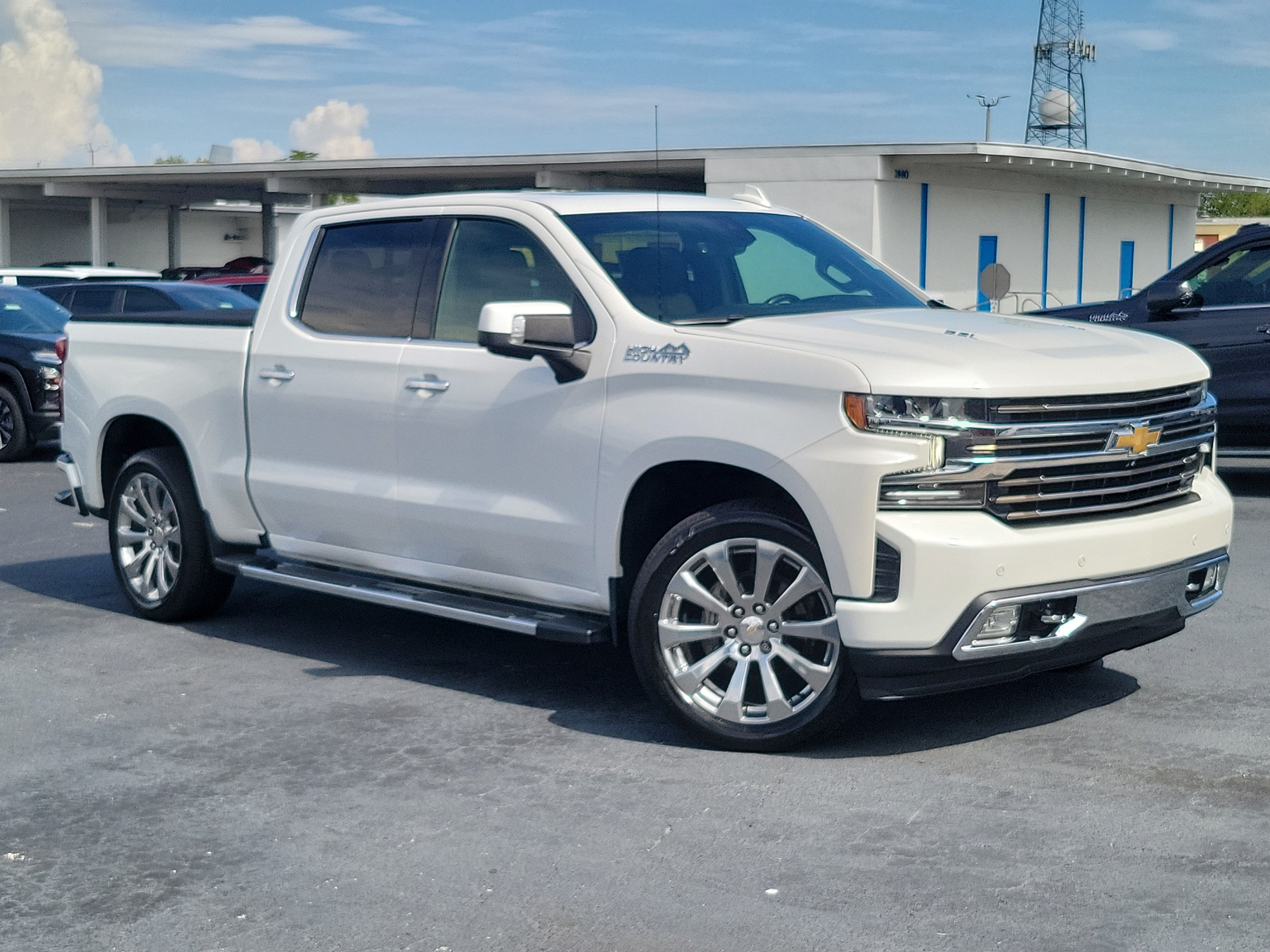 Used 2021 Chevrolet Silverado 1500 High Country w/ Technology Package AWD/4WD image 33