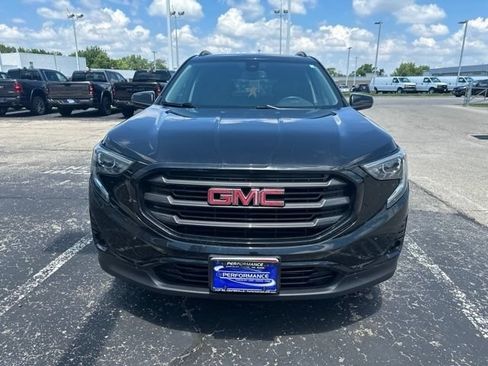 Used 2020 GMC Terrain SLT w/ Preferred Package FWD image 2