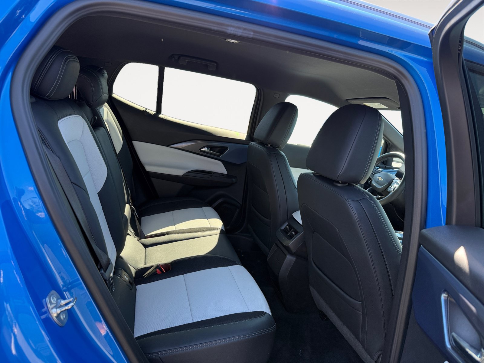 Used 2024 Chevrolet Equinox EV LT FWD image 18