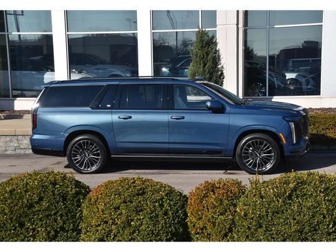 Certified 2025 Cadillac Escalade ESV Sport Platinum w/ LPO, Floor Liner Package image 3