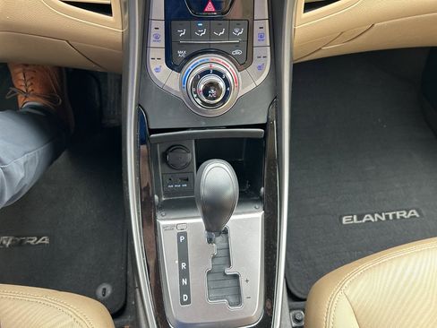Used 2013 Hyundai Elantra GLS w/ Preferred Pkg image 9