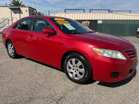 Used 2011 Toyota Camry LE image 3