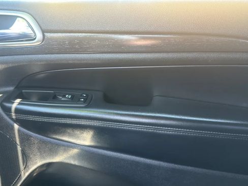 Used 2018 Jeep Grand Cherokee Altitude RWD image 18