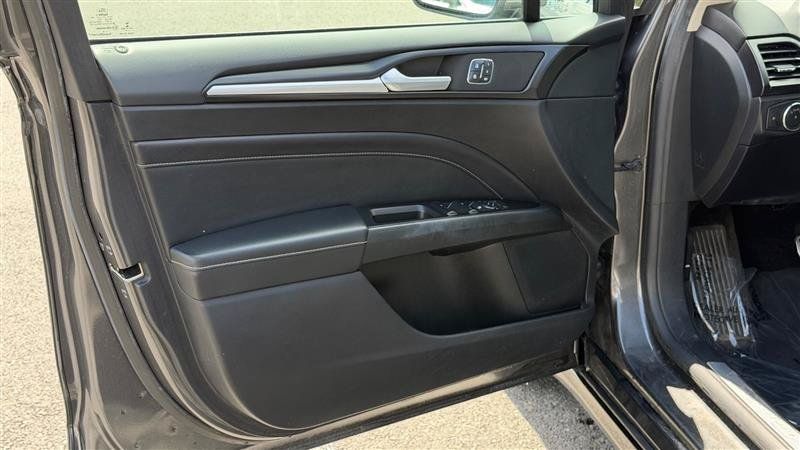 Used 2018 Ford Fusion Titanium AWD/4WD image 21