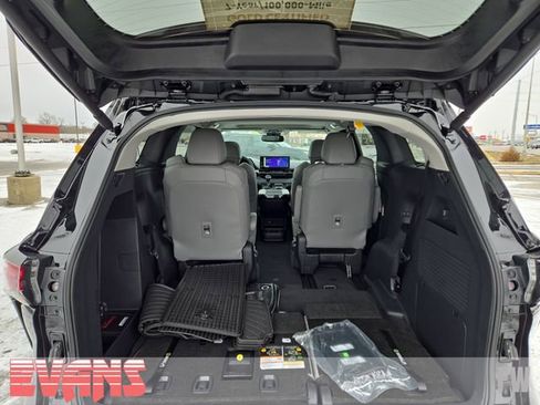 Certified 2026 Toyota Sienna XLE image 32