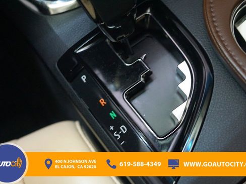 Used 2017 Toyota Avalon Limited image 21