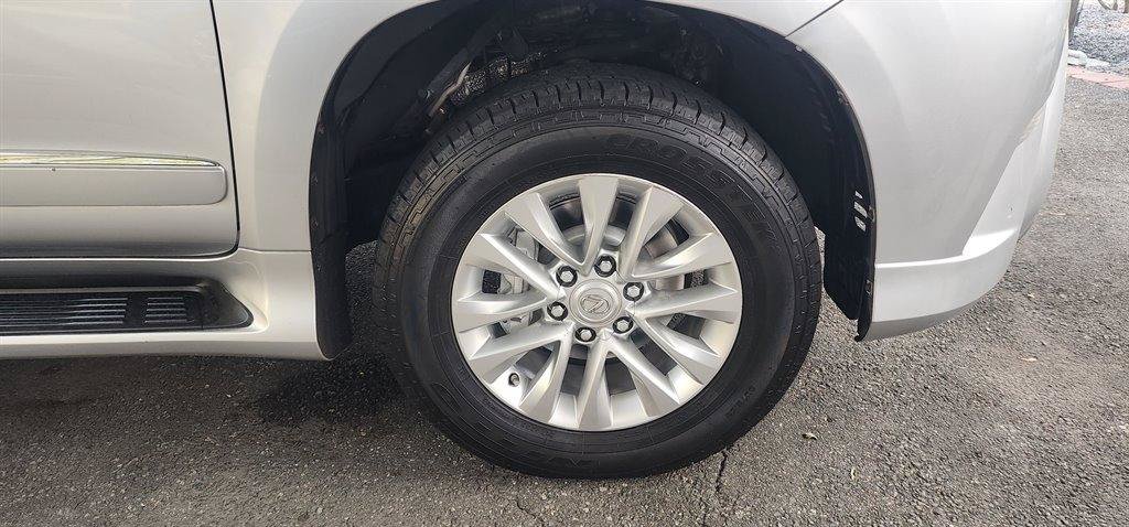 Used 2015 Lexus GX 460 w/ Premium Package AWD/4WD image 7