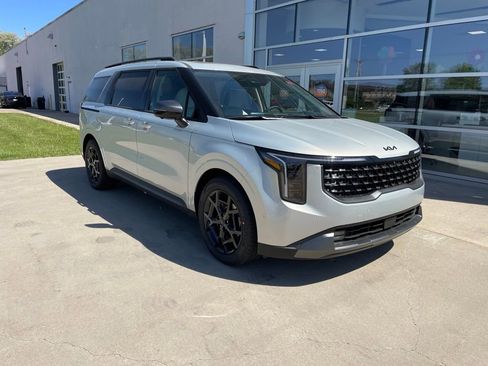 New 2026 Kia Carnival FWD image 1