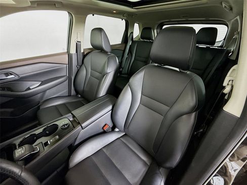 Used 2023 Nissan Rogue SV w/ SV Premium B Package image 11