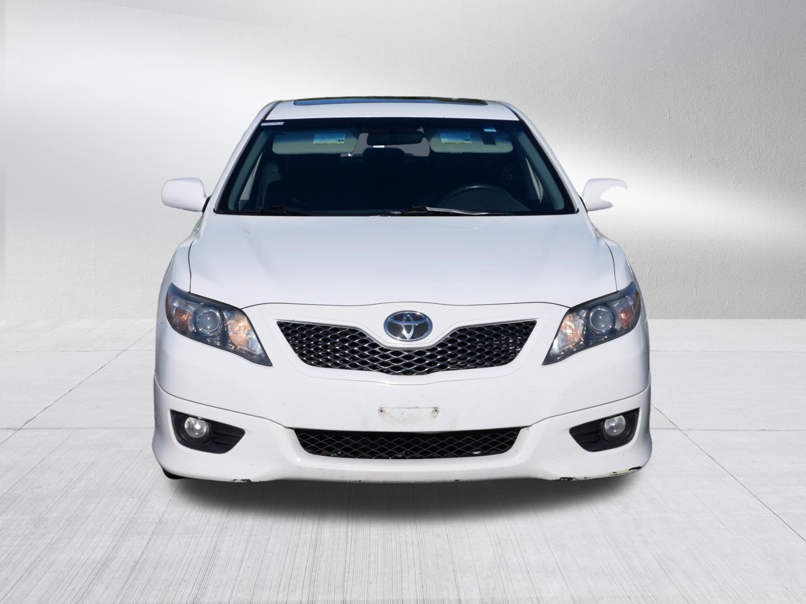Used 2011 Toyota Camry SE w/ Sport Leather Pkg FWD image 2