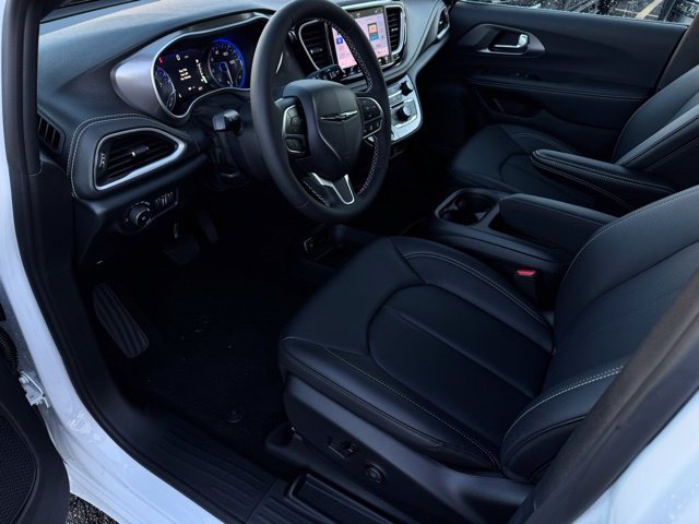 New 2026 Chrysler Pacifica Select AWD/4WD image 18