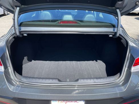 Used 2025 Hyundai Elantra Limited image 33