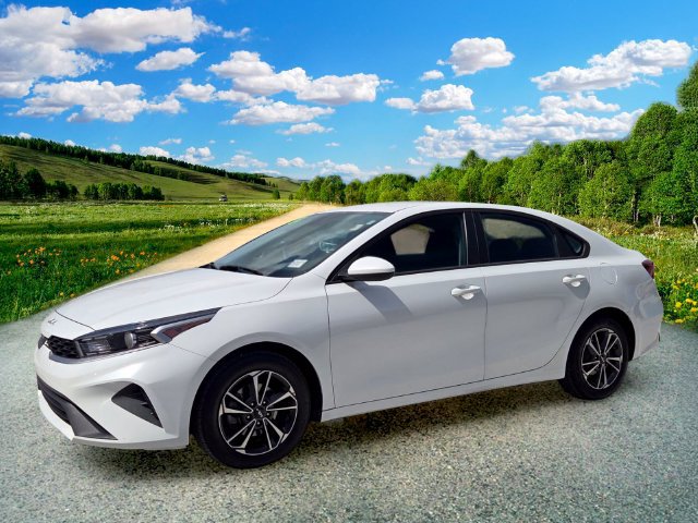 Used 2023 Kia Forte LXS FWD image 2