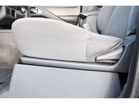 Used 2010 Nissan Frontier SE image 29