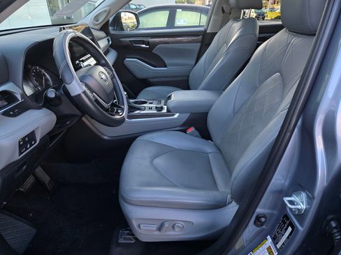 Used 2022 Toyota Highlander Platinum AWD/4WD image 18