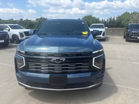 Used 2026 Chevrolet Suburban High Country AWD/4WD image 2