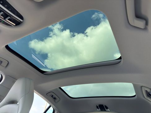 Used 2023 Porsche Panamera 4S w/ Sportdesign Package image 12