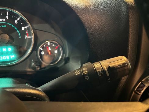 Used 2018 Jeep Wrangler Unlimited Sahara image 33