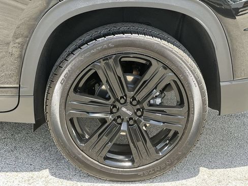 Certified 2025 GMC Acadia Elevation w/ Black Edition FWD image 32