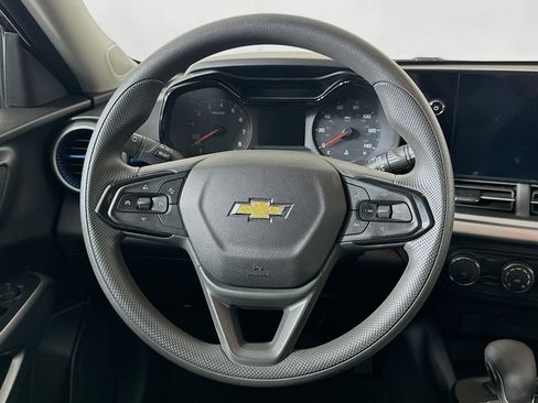 Used 2025 Chevrolet Trax LS image 18