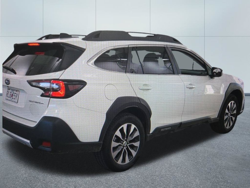 Used 2025 Subaru Outback Limited AWD/4WD image 3