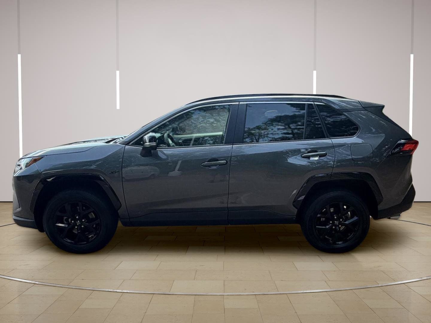 Used 2022 Toyota RAV4 XLE FWD image 4