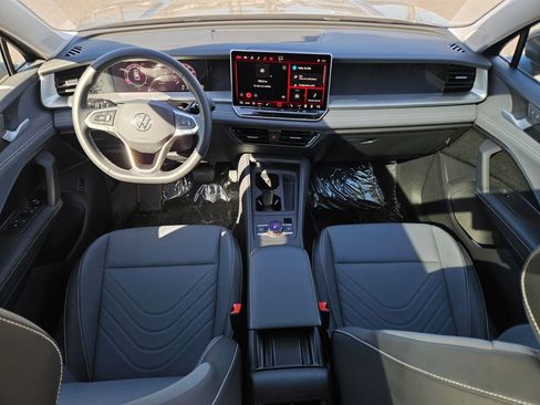 New 2026 Volkswagen Tiguan SE FWD image 16