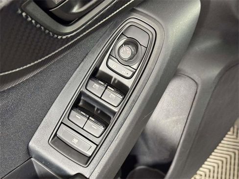 Used 2023 Subaru Crosstrek 2.0i image 18